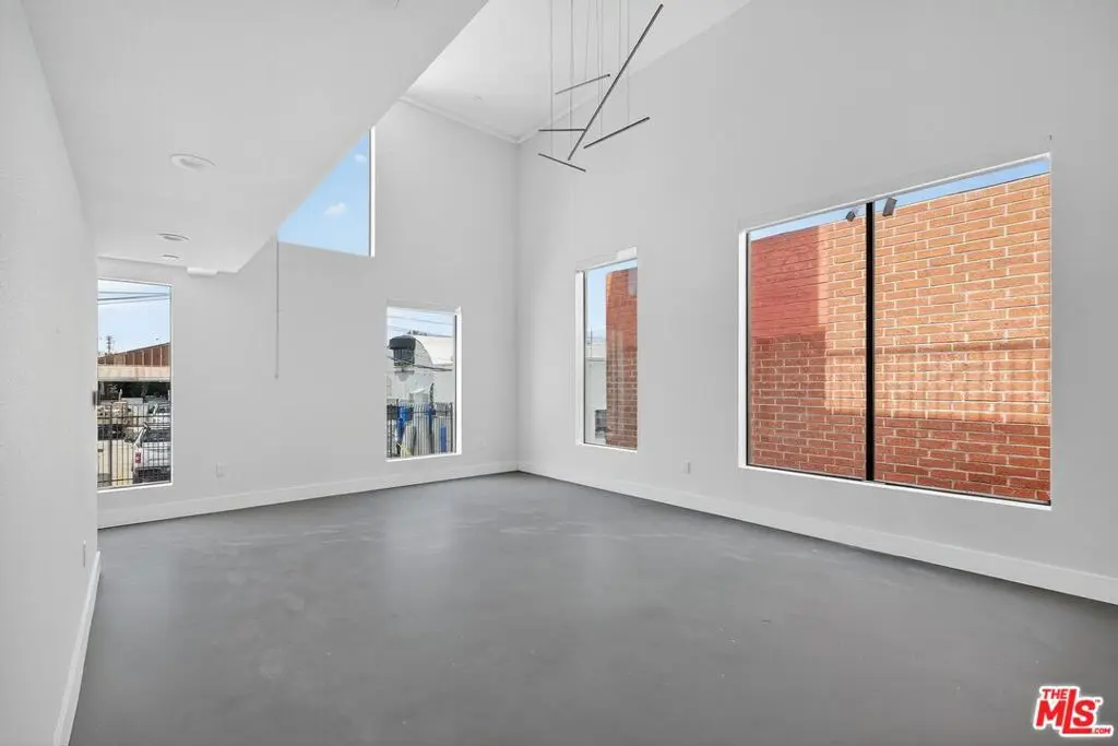 Residential Lease for rent at 2412 Eads Street 2, Los Angeles, Los Angeles County, CA featuring 2 beds and 3 baths
