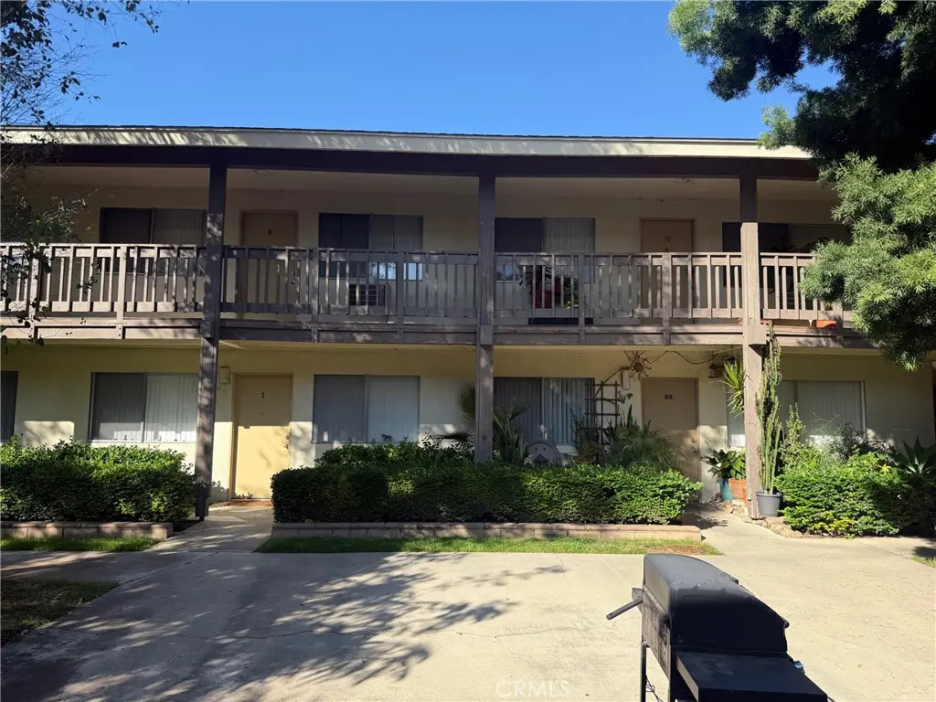 Apartment for rent at 100 S Seranado, Orange, CA featuring 1 bed and 1 bath