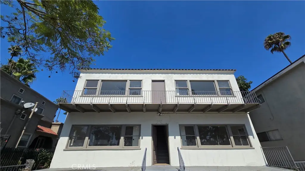 Residential Lease for rent at 973 N Park 6, Long Beach, Los Angeles County, CA featuring 2 beds and 1 bath