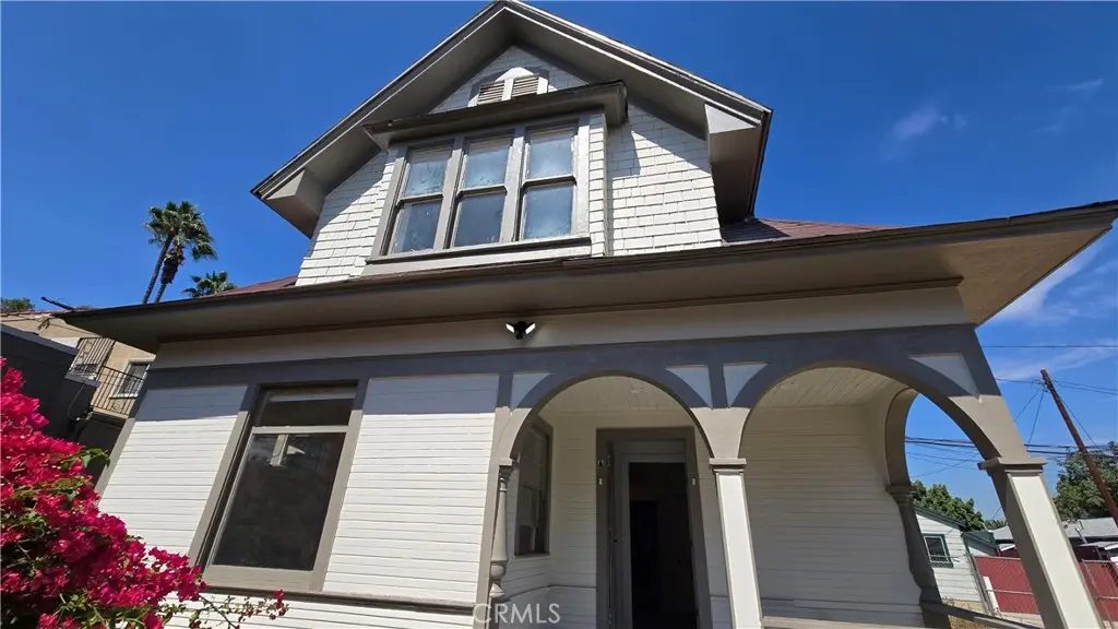 Residential Lease for rent at 975 N Park A, Long Beach, Los Angeles County, CA featuring 3 beds and 1 bath