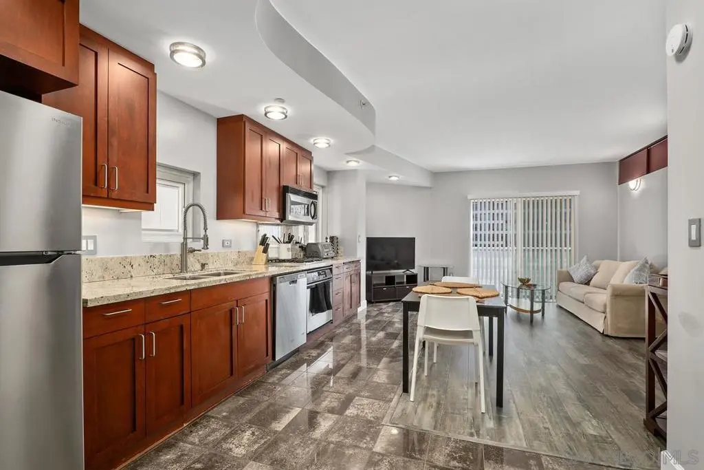 Single Family Residence for rent at 550 15th St 601, San Diego, CA featuring 1 bed and 1 bath