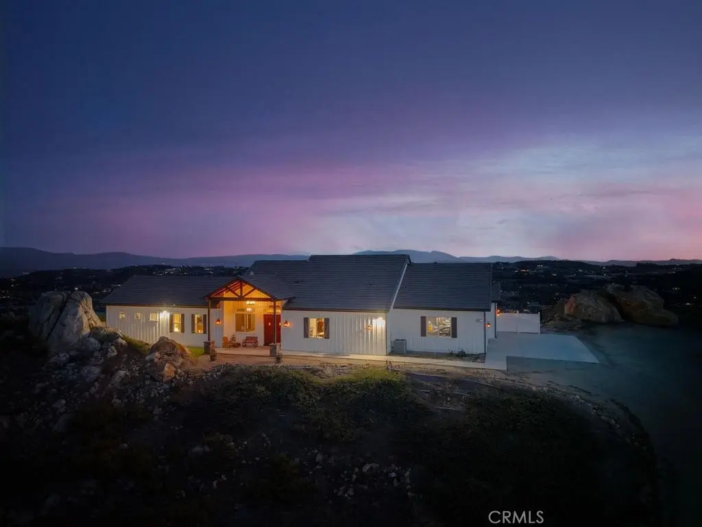 Single Family Residence for sale at 39472 Vista Del Bosque, Murrieta, CA featuring 3 beds and 2 baths
