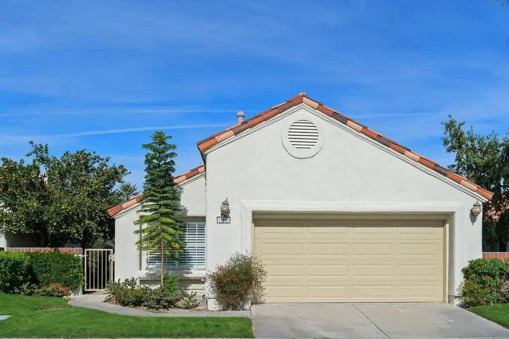 Residential Lease for rent at 77630 N Calle Las Brisas, Palm Desert, Riverside County, CA featuring 3 beds and 3 baths