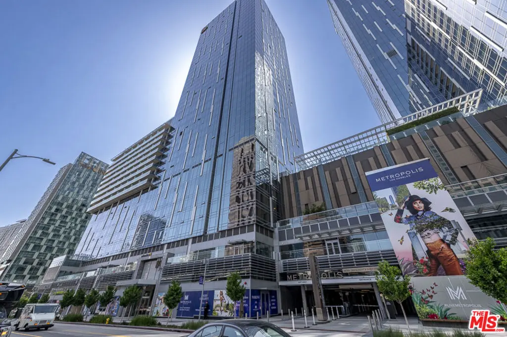 Condominium for sale at 877 Francisco Street 919, Los Angeles, CA and 1 bath