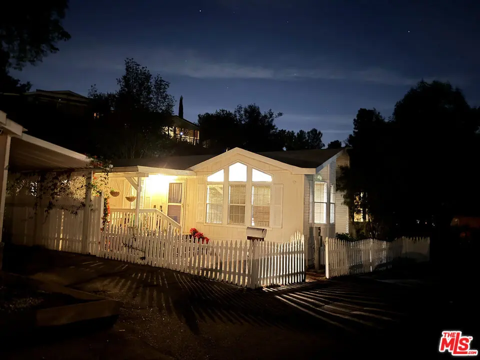 4201 Topanga Canyon Boulevard 28, Woodland Hills, CA — listing photo 1