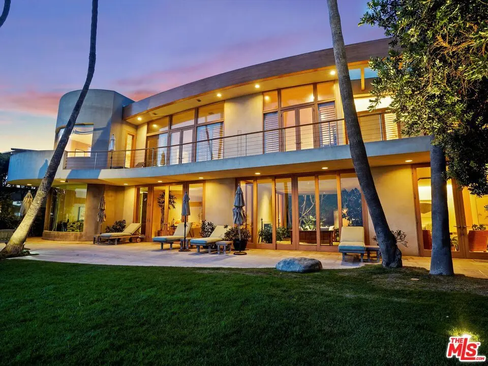 Residential Lease for rent at 31280 Broad Beach Road, Malibu, Los Angeles County, CA featuring 6 beds and 9 baths