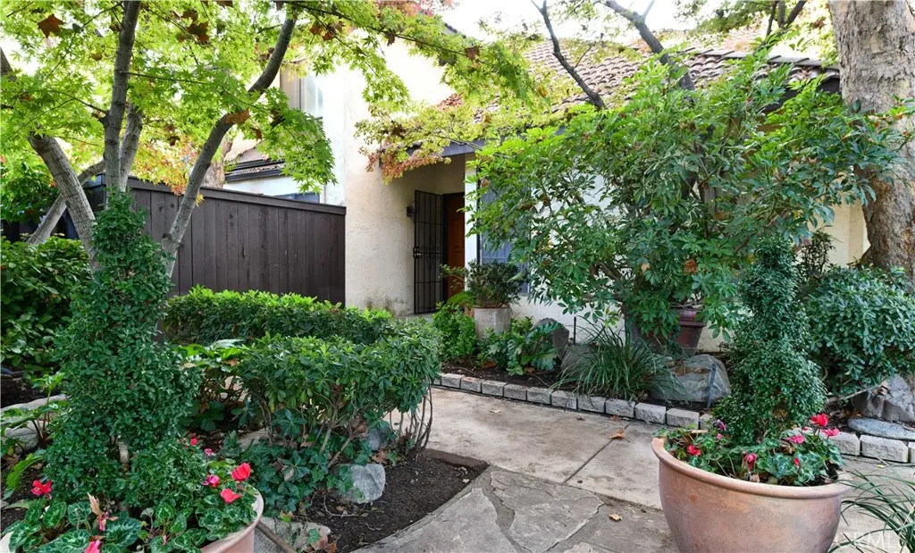 2890 Huntington 110, Fresno, CA — listing photo 1
