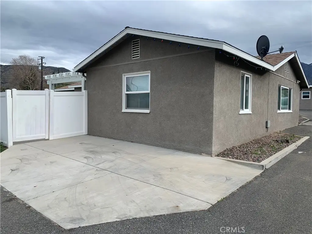 Residential Lease for rent at 10917 Bryant Street, Yucaipa, Riverside County, CA featuring 2 beds and 1 bath