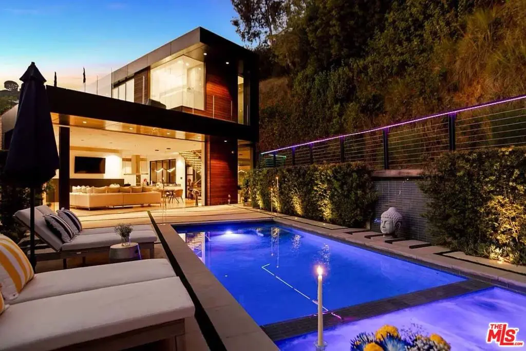 Residential Lease for rent at 1331 Belfast Drive, Los Angeles, Los Angeles County, CA featuring 3 beds and 5 baths