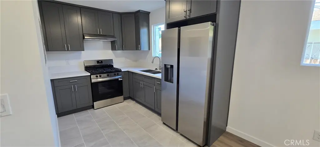 Quadruplex for rent at 1428 E 54th 2, Los Angeles, CA featuring 3 beds and 1 bath