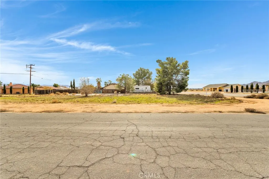 16693 Navajo, Apple Valley, CA — listing photo 1