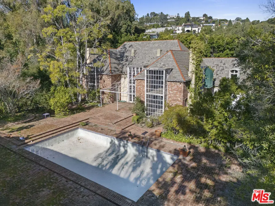 Single Family Residence for sale at 501 St Cloud Road, Los Angeles, CA featuring 5 beds and 5 baths