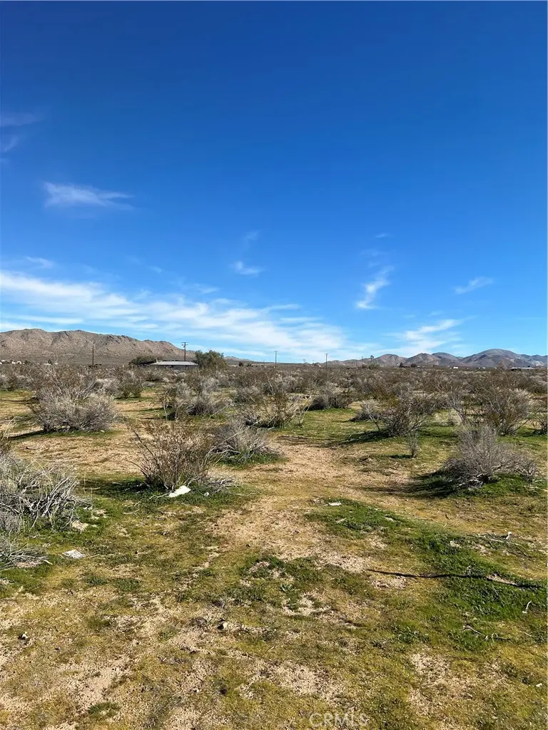 22 Redbank Road, Apple Valley, CA — listing photo 1