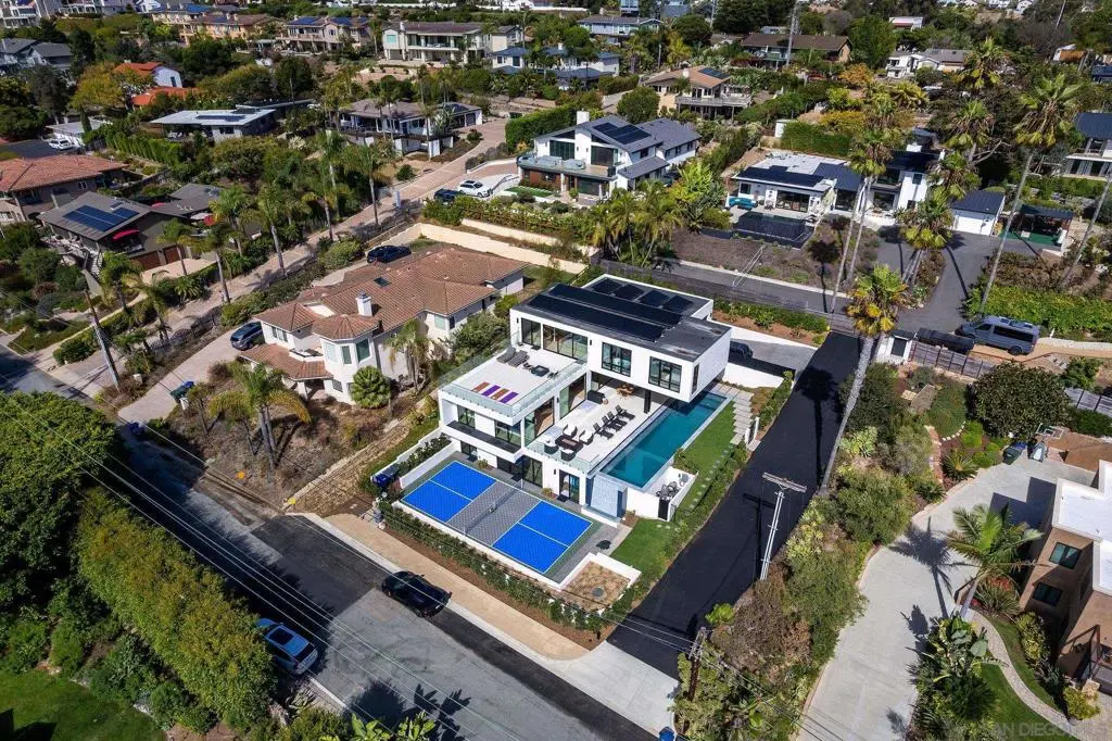 1605 Burgundy Rd, Encinitas, CA — listing photo 1