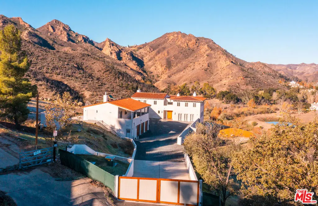 Residential Lease for rent at 29282 CIRCLE Drive, Agoura Hills, Los Angeles County, CA featuring 2 beds and 4 baths