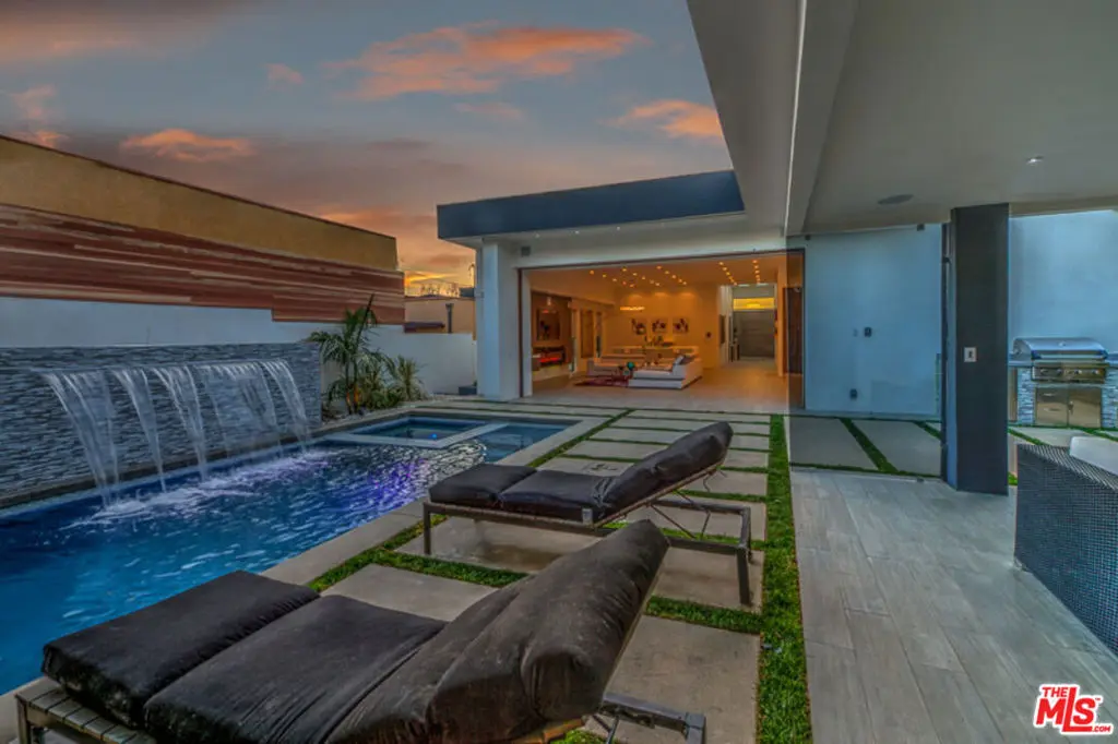 Residential Lease for rent at 658 N Edinburgh Avenue, Los Angeles, Los Angeles County, CA featuring 3 beds and 3 baths