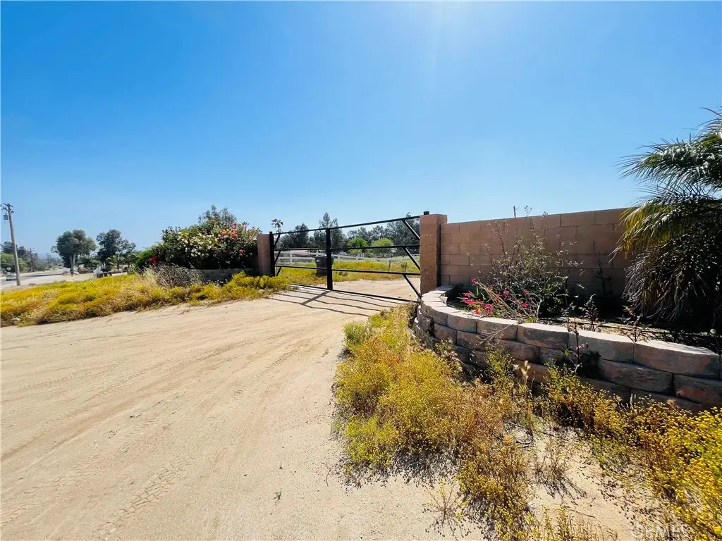 22285 Old Elsinore Road, Perris, CA — listing photo 1