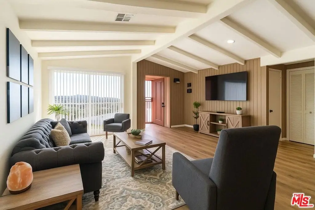 9204 Rowell Avenue, Chatsworth, CA — listing photo 1