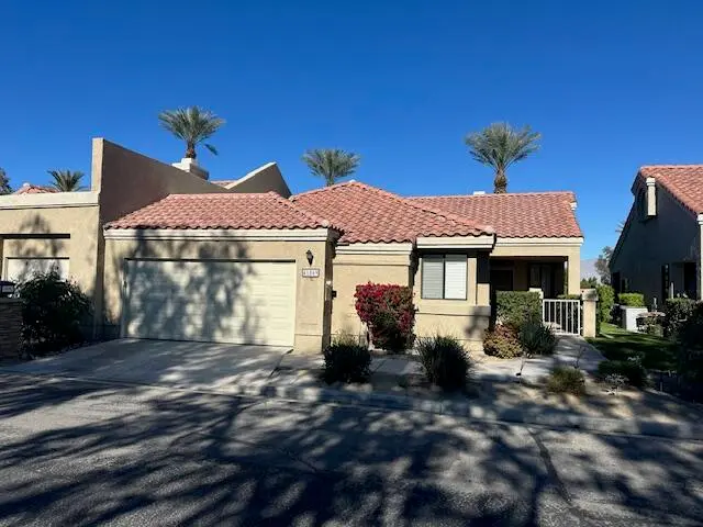 Residential Lease for rent at 41869 Preston Trail, Palm Desert, Riverside County, CA featuring 2 beds and 2 baths