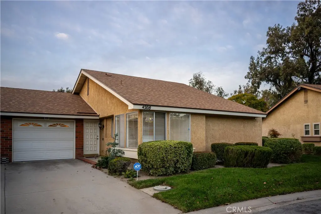 4208 Village 4, Camarillo, CA — listing photo 1