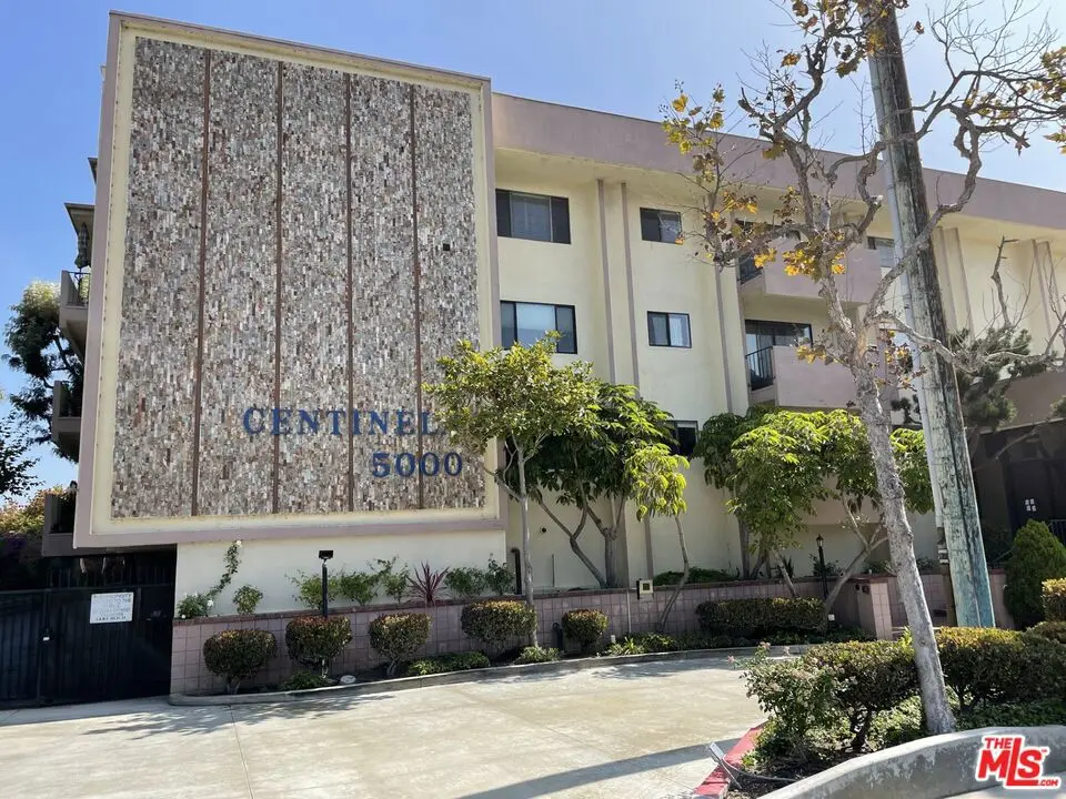 Condominium for sale at 5000 S Centinela Avenue 236, Los Angeles, CA featuring 1 bed and 1 bath