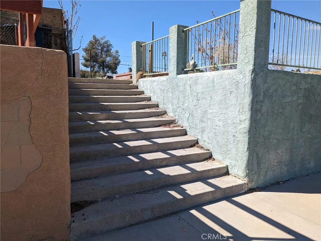 226 E Fredricks, Barstow, CA — listing photo 1