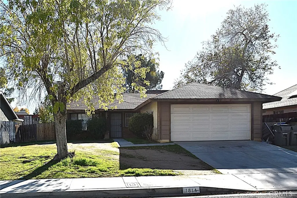 1814 E Avenue R2, Palmdale, CA — listing photo 1