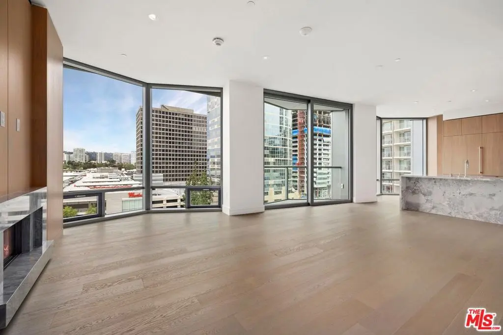 Condominium for sale at 211 W Elm Court 6E, Los Angeles, CA featuring 2 beds and 3 baths