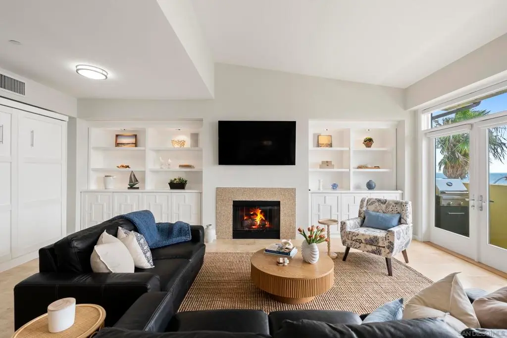 Single Family Residence for rent at 5420 La Jolla Blvd B302, La Jolla, CA featuring 2 beds and 2 baths