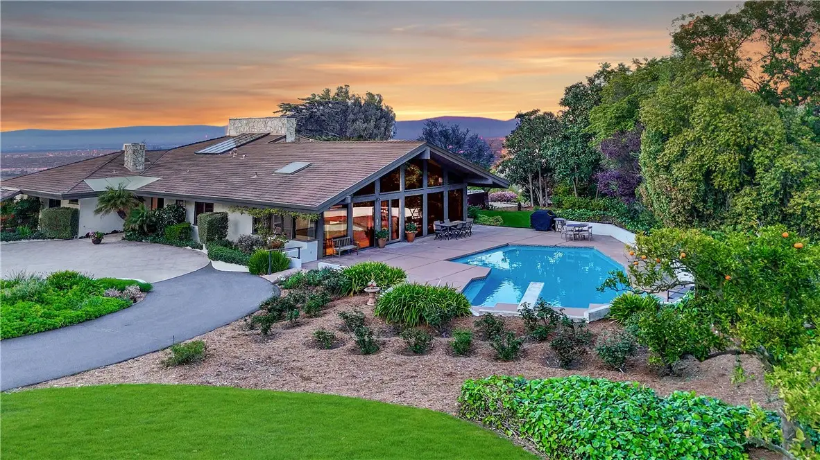 Single Family Residence for sale at 57 Saddleback, Rolling Hills, CA featuring 4 beds and 5 baths
