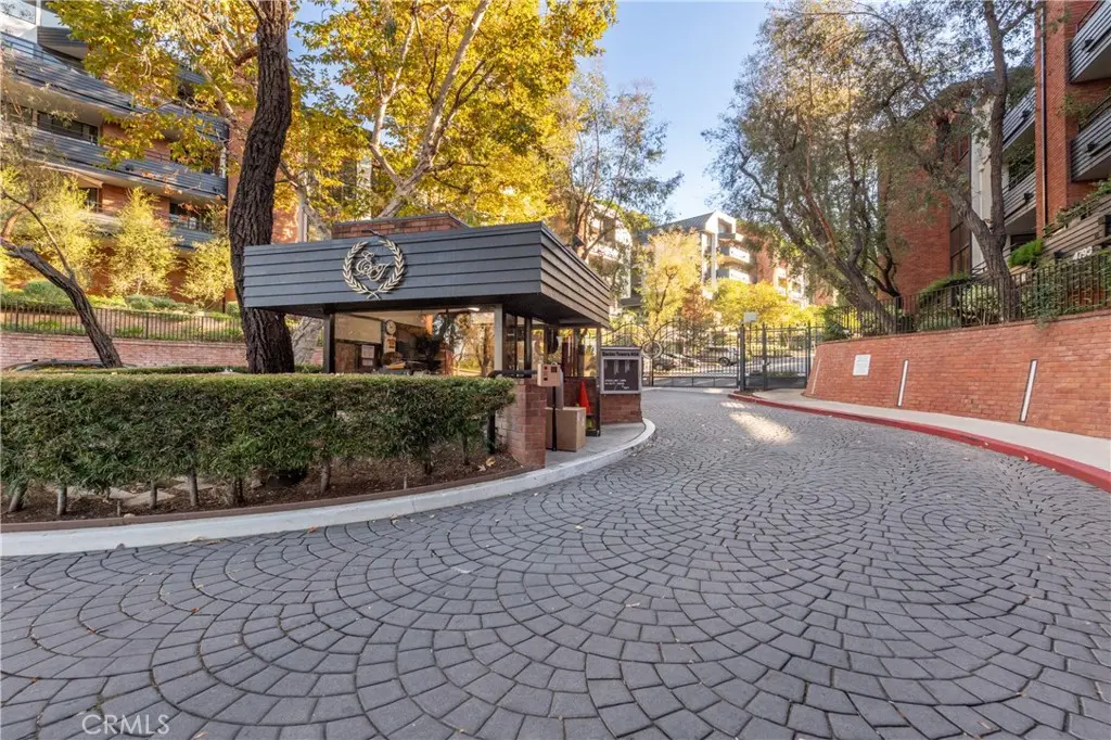 4774 Park Encino 206, Encino, CA — listing photo 1