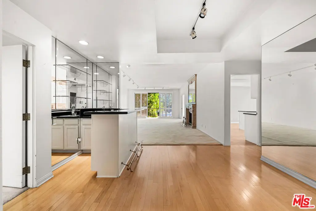 4454 Ventura Canyon Avenue 103, Sherman Oaks, CA — listing photo 1