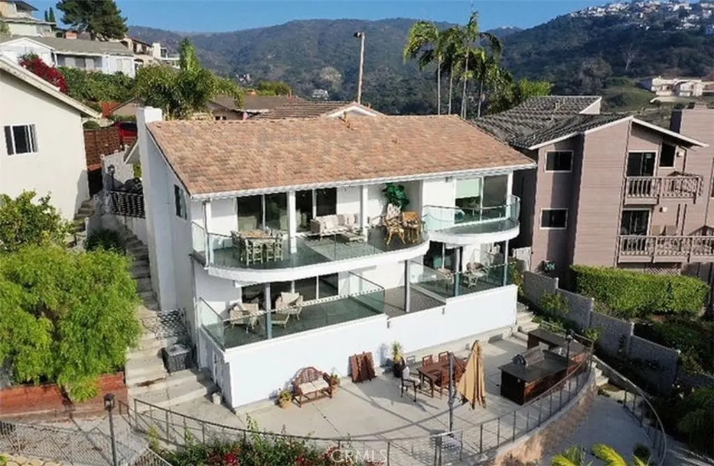 Single Family Residence for rent at 986 Oriole, Laguna Beach, CA featuring 3 beds and 3 baths