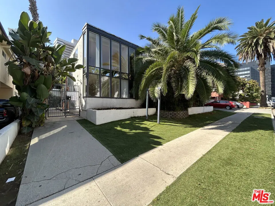 Residential Lease for rent at 1233 BARRY Avenue 101, Los Angeles, Los Angeles County, CA featuring 2 beds and 1 bath