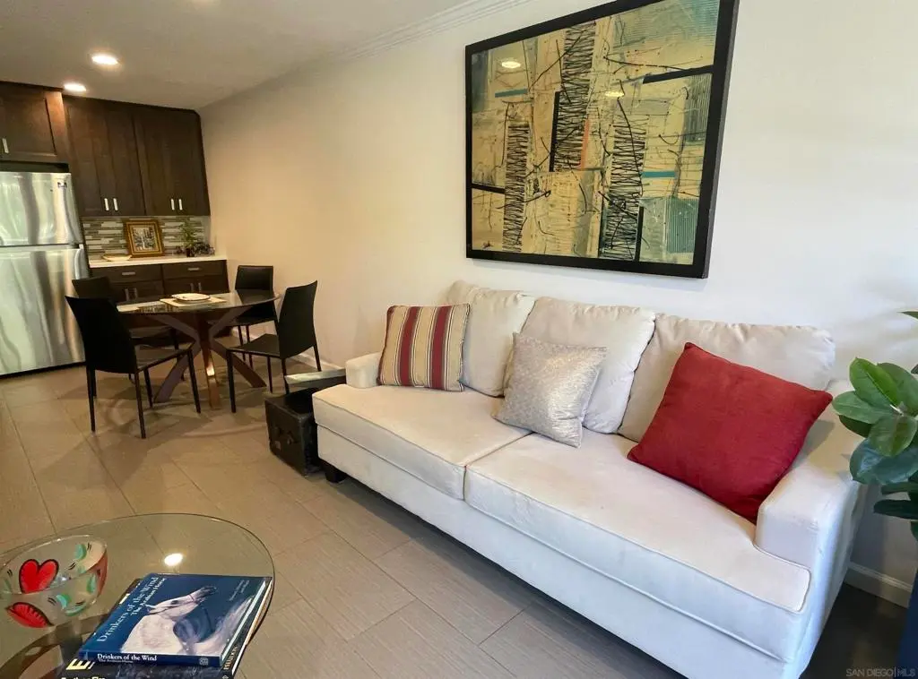 Single Family Residence for rent at 2510 Torrey pines Rd 413, La Jolla, CA featuring 1 bed and 1 bath