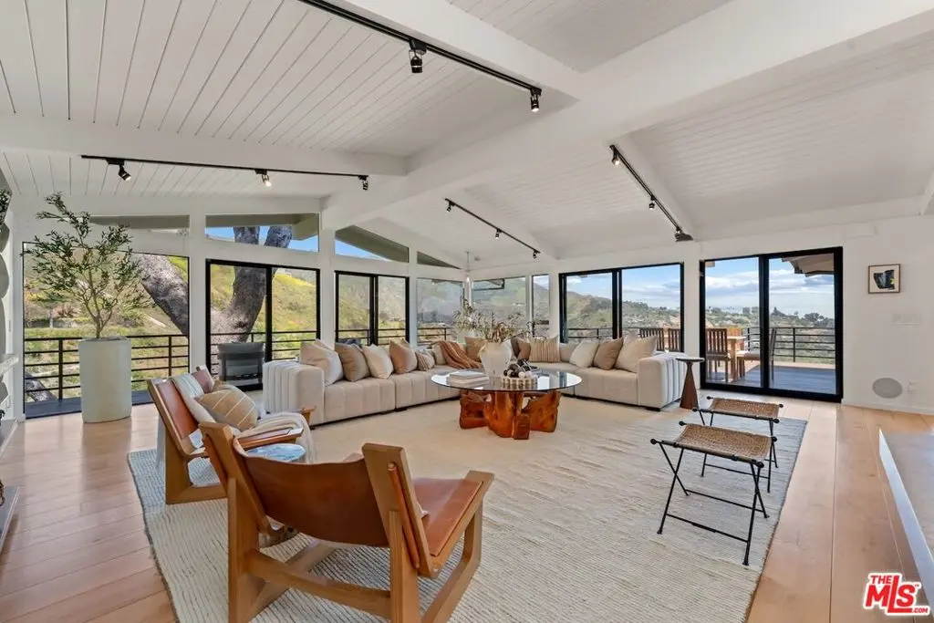 Residential Lease for rent at 23701 Harbor Vista Drive, Malibu, Los Angeles County, CA featuring 5 beds and 6 baths