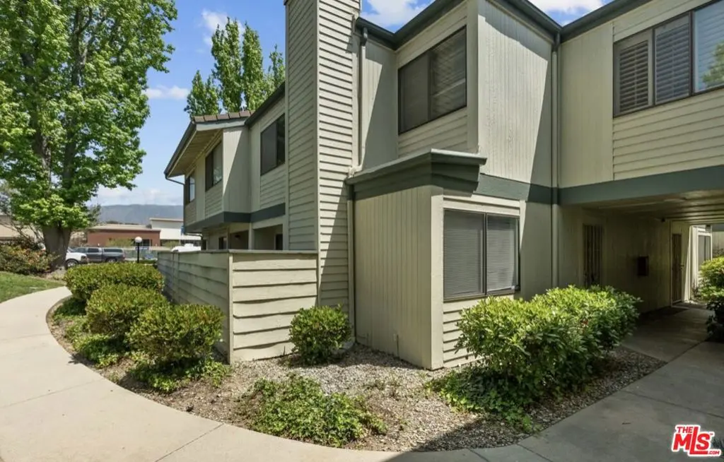 10500 Sunland Boulevard 4, Sunland, CA — listing photo 1