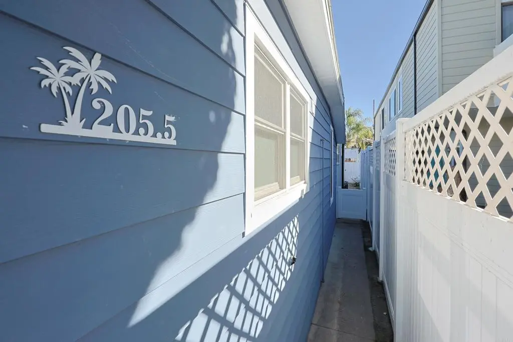 Residential Lease for rent at 205.5 C Avenue, Coronado, CA featuring 1 bed and 1 bath