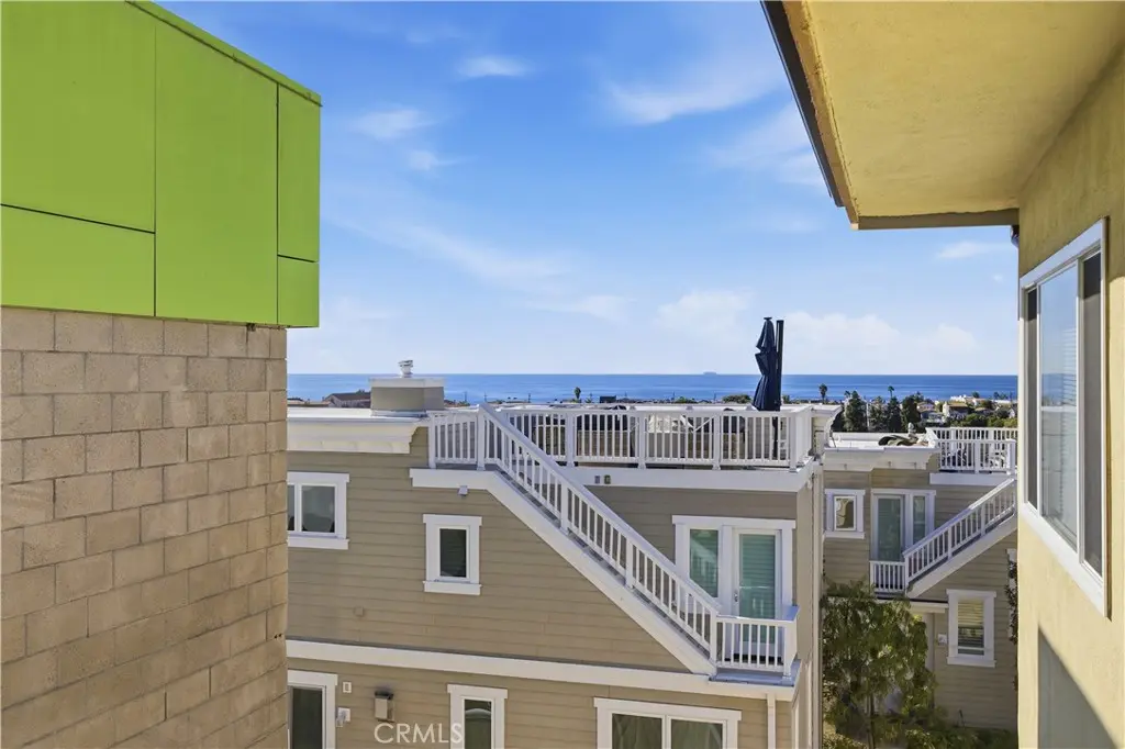 2121 Pacific Coast Highway, Hermosa Beach, CA — listing photo 1