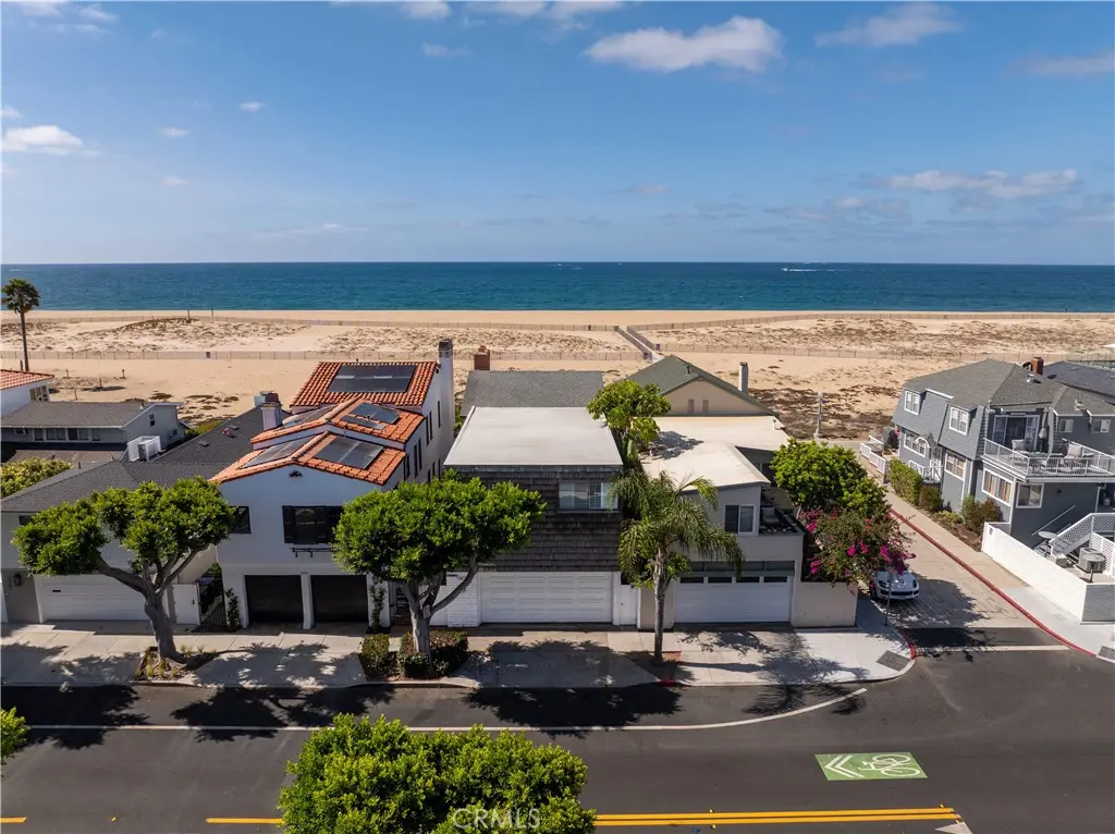 Single Family Residence for rent at 1303 E Balboa Boulevard, Newport Beach, CA featuring 3 beds and 3 baths