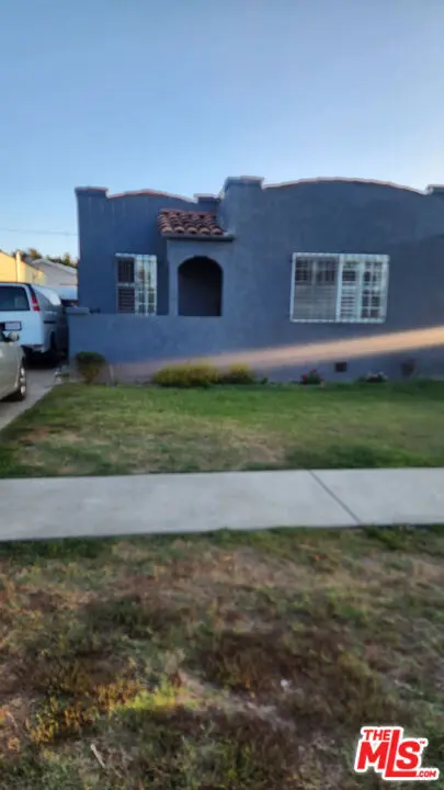 Single Family Residence for sale at 742 E 84th Place, Los Angeles, CA featuring 2 beds and 1 bath