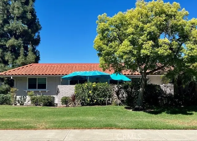 Condominium for rent at 5349 Algarrobo Q, Laguna Woods, CA featuring 2 beds and 2 baths