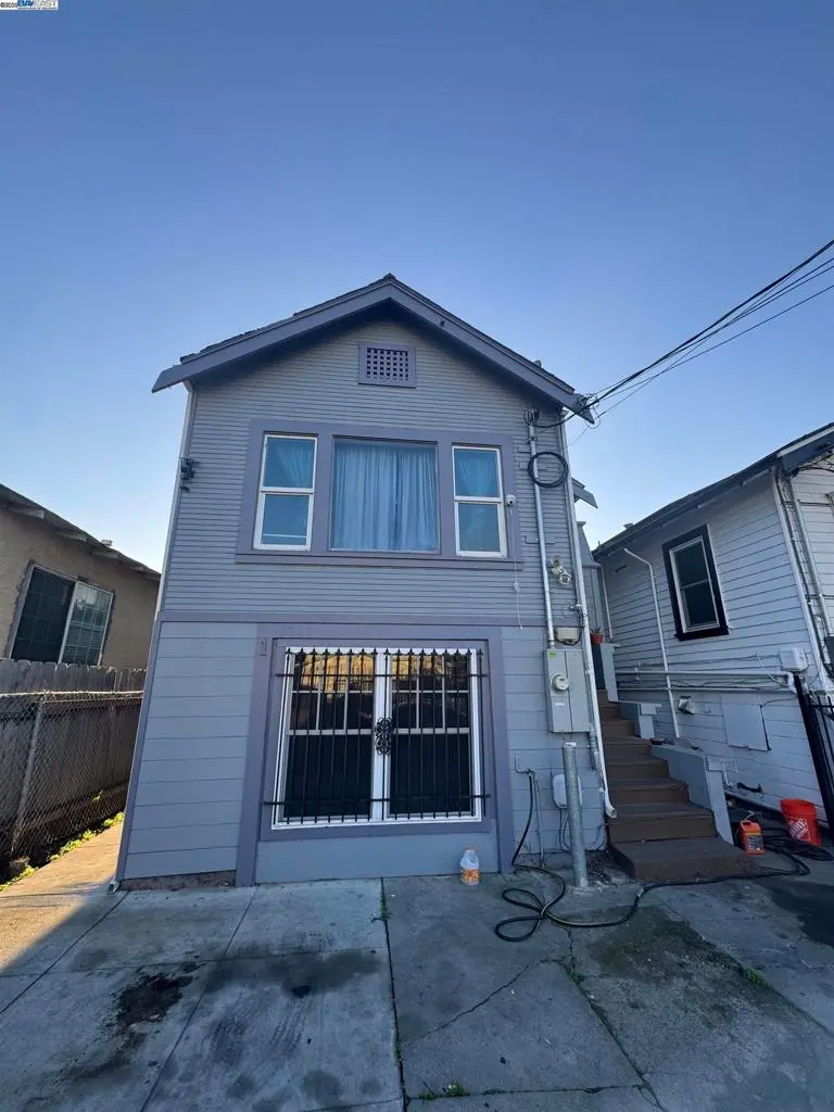 Duplex for sale at 7341 Lockwood St, Oakland, CA