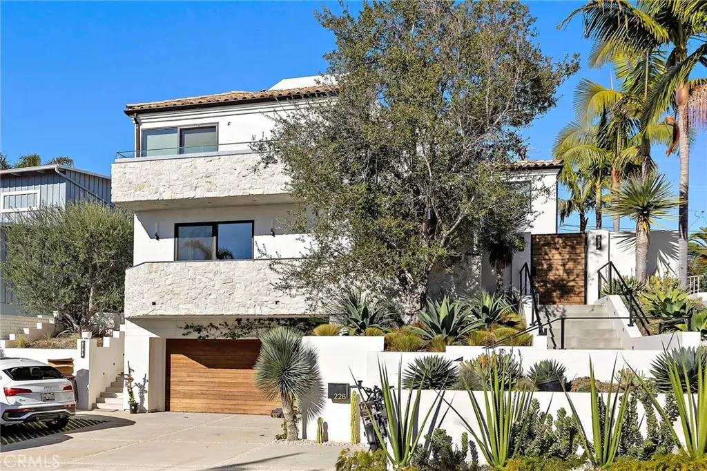 Single Family Residence for rent at 228 W Avenida Cordoba, San Clemente, CA featuring 5 beds and 5 baths