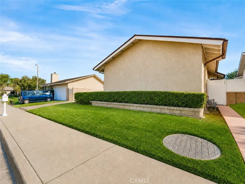 25790 Parada, Valencia, CA — listing photo 1