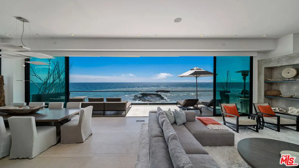 Residential Lease for rent at 25250 Malibu Road, Malibu, Los Angeles County, CA featuring 5 beds and 6 baths