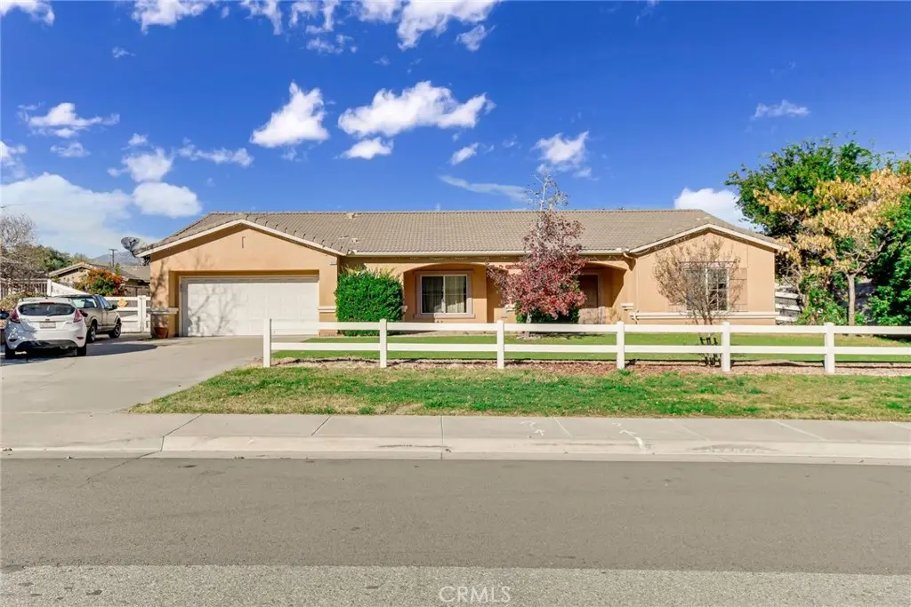 1075 Charles Street, Banning, CA — listing photo 1