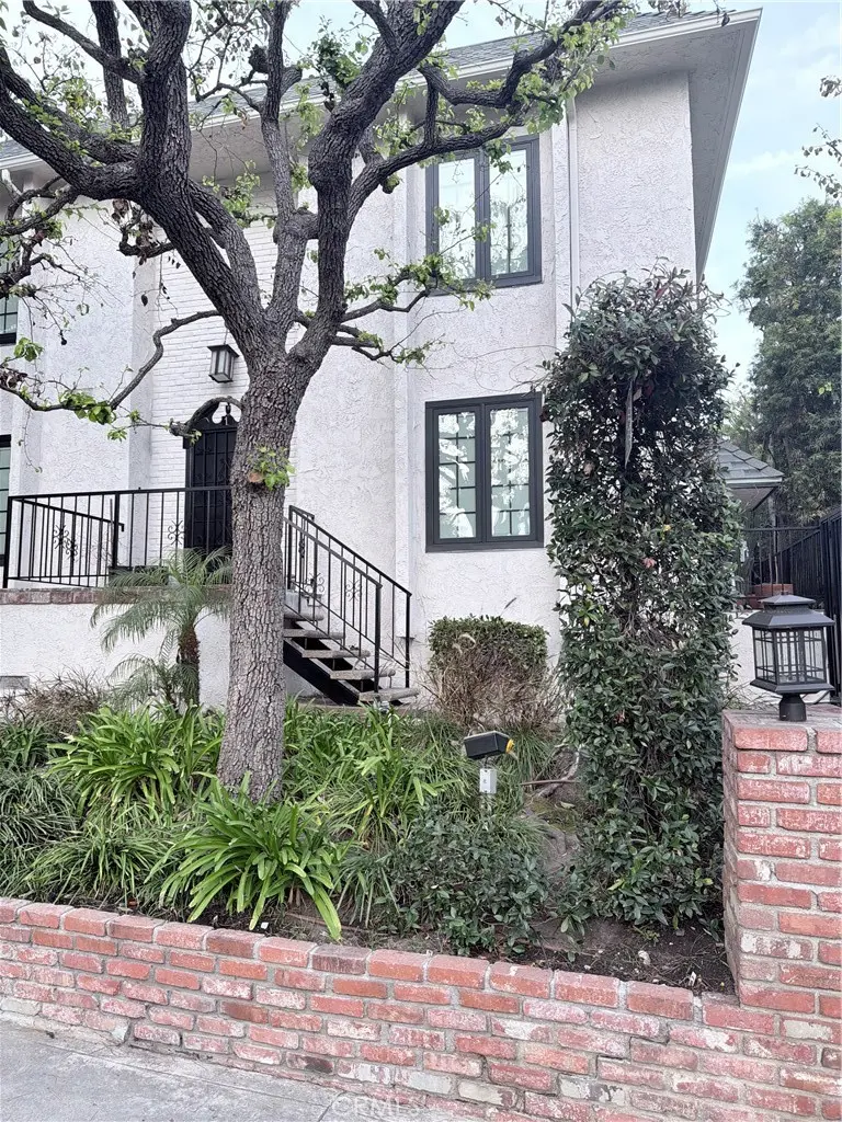 Single Family Residence for sale at 1322 Wellesley, Los Angeles, CA featuring 2 beds and 2 baths