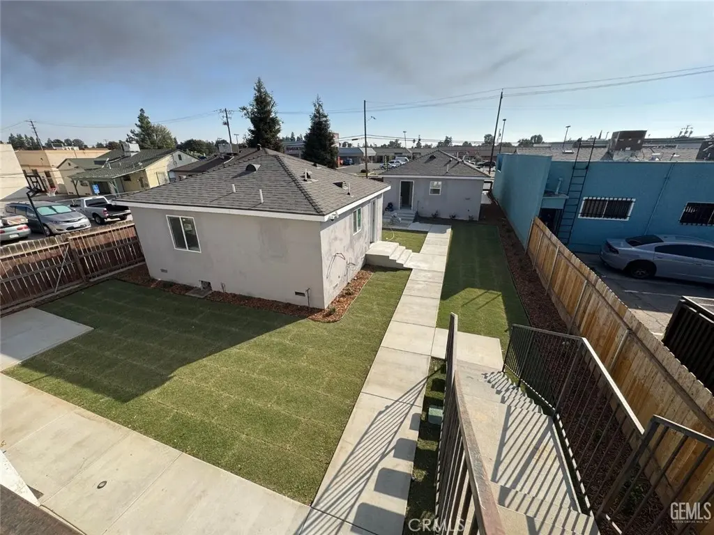 2300 Brundage Lane, Bakersfield, CA — listing photo 1