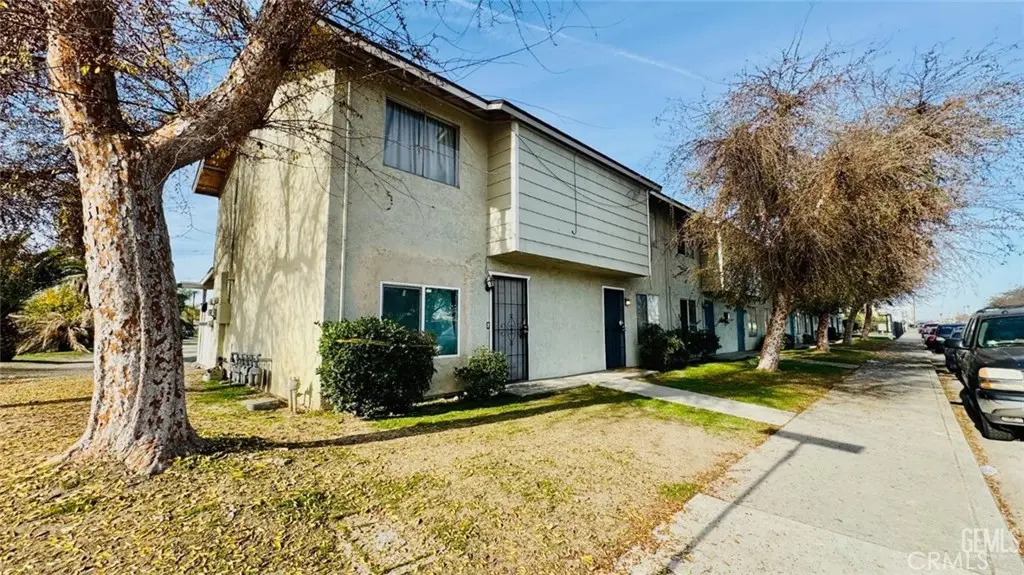 2909 S Chester, Bakersfield, CA — listing photo 1
